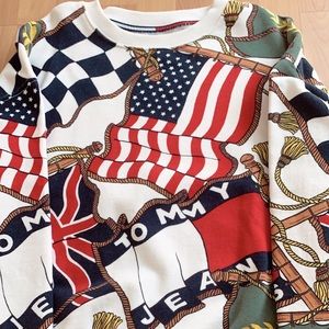 TOMMY JEEN SWEATSHIRT BRAND NEW ONLY WORN 3 TIMES